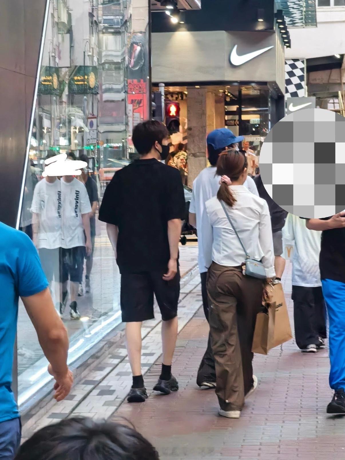 又闪现香港了香港偶遇王安宇香港偶遇王安宇逛街