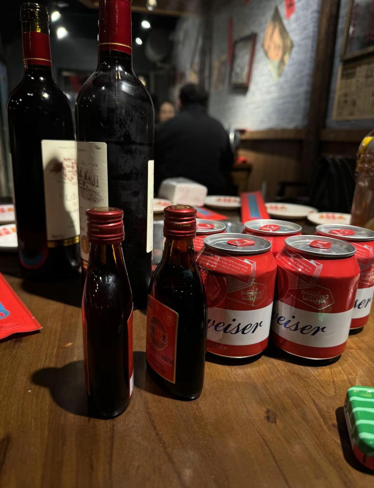 用最舒服的姿态生活，无需任何彩排。酒量差 贪个小杯chill一下