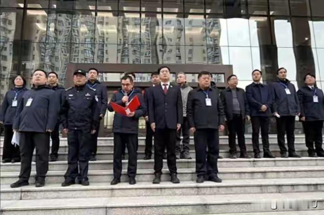 腊月二十二那天，181名法院干警凌晨5点就行动起来了！74个一直躲着不露面的“老