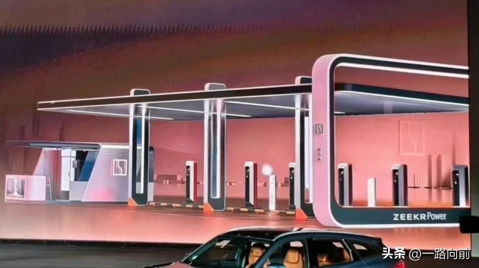 这套全新充电集群，颜值直接拉满，科技感和未来感扑面而来，完全不像传统充电桩，更像