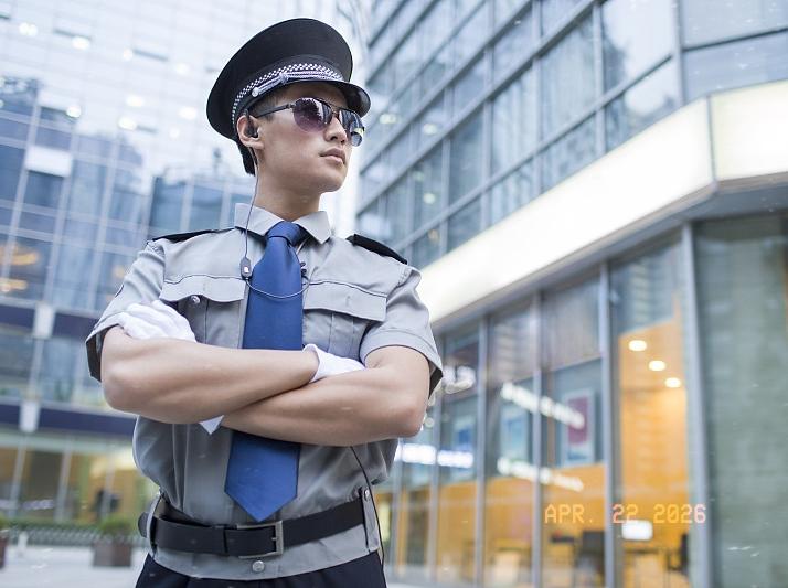 当一名保安很丢人吗?

当一名保安很丢人吗？
 
靠自己的双手吃饭，凭劳动赚钱养