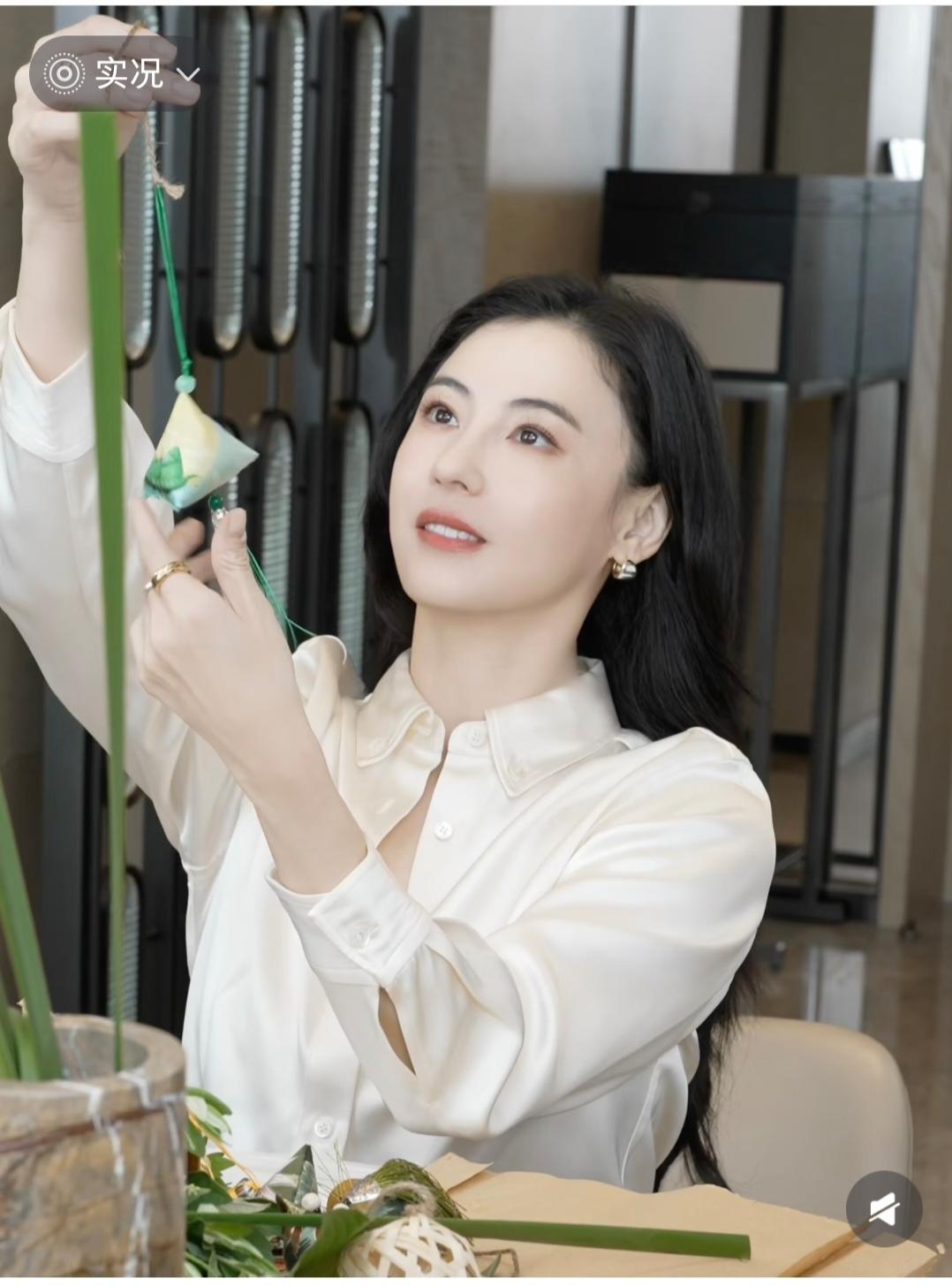 真是太美了，唯一一个和林青霞相媲美的。