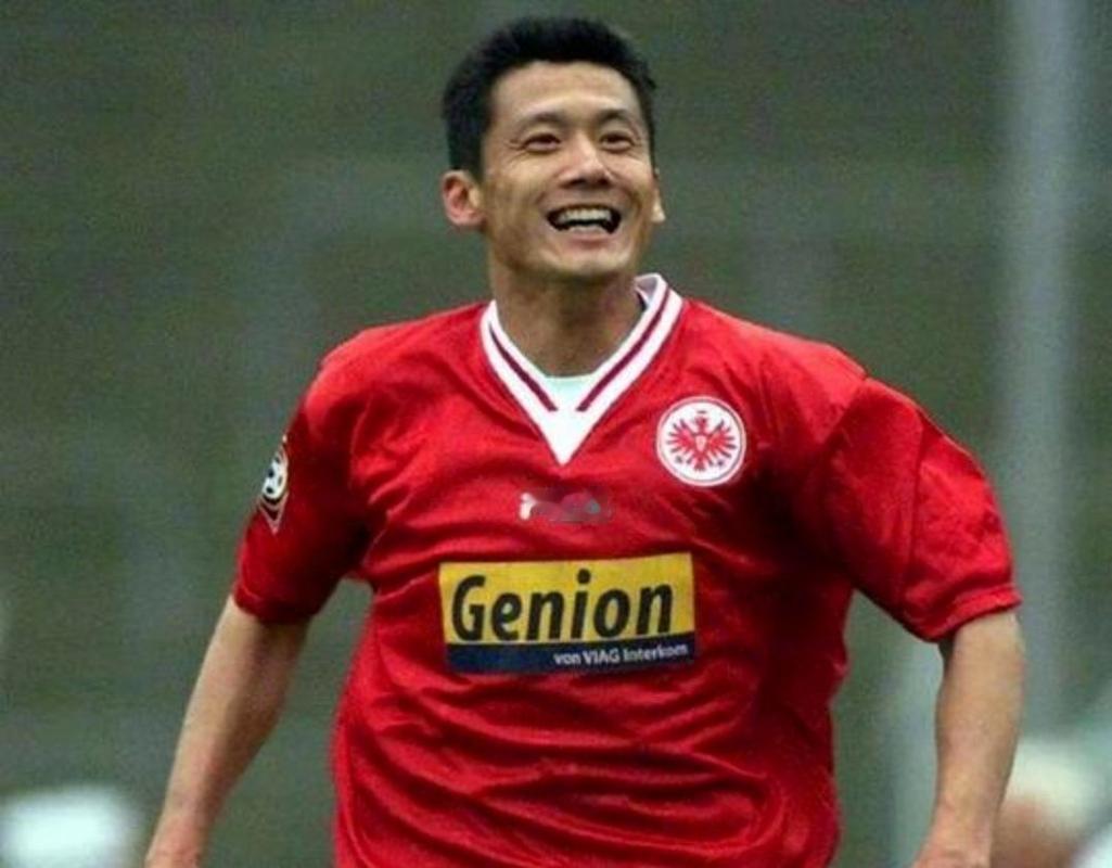 在谈及“国家队保障与国外俱乐部之间的差距”这一话题时表示：“当年我在国家队所享有