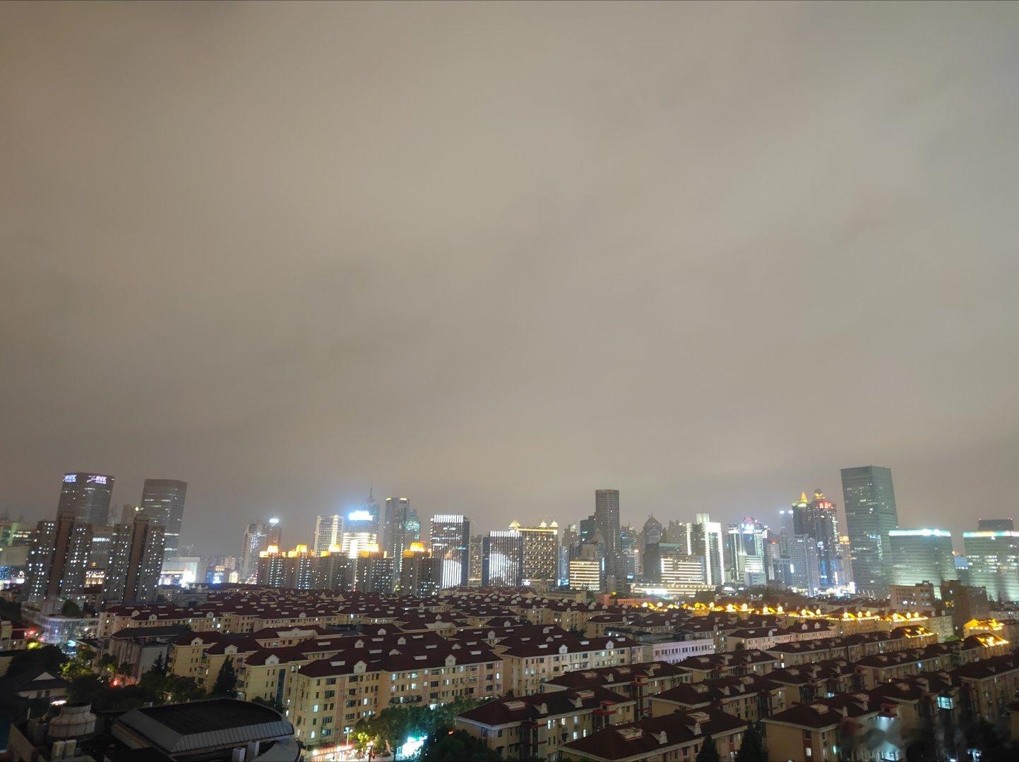 上海天空 还没下雨，快了……上海