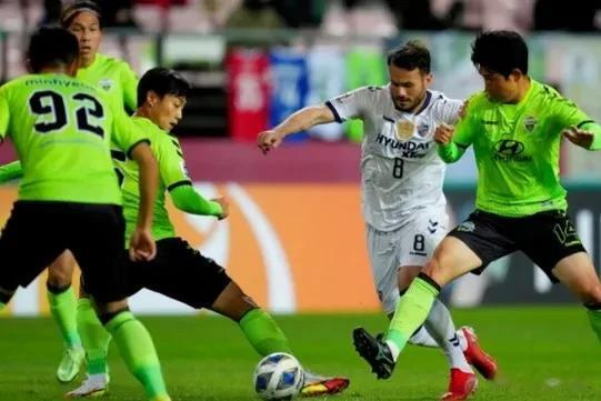 “两卡”基本敲定，崔康熙提前谋划2024，目标不单单只是争夺下赛季联赛冠军，亚冠