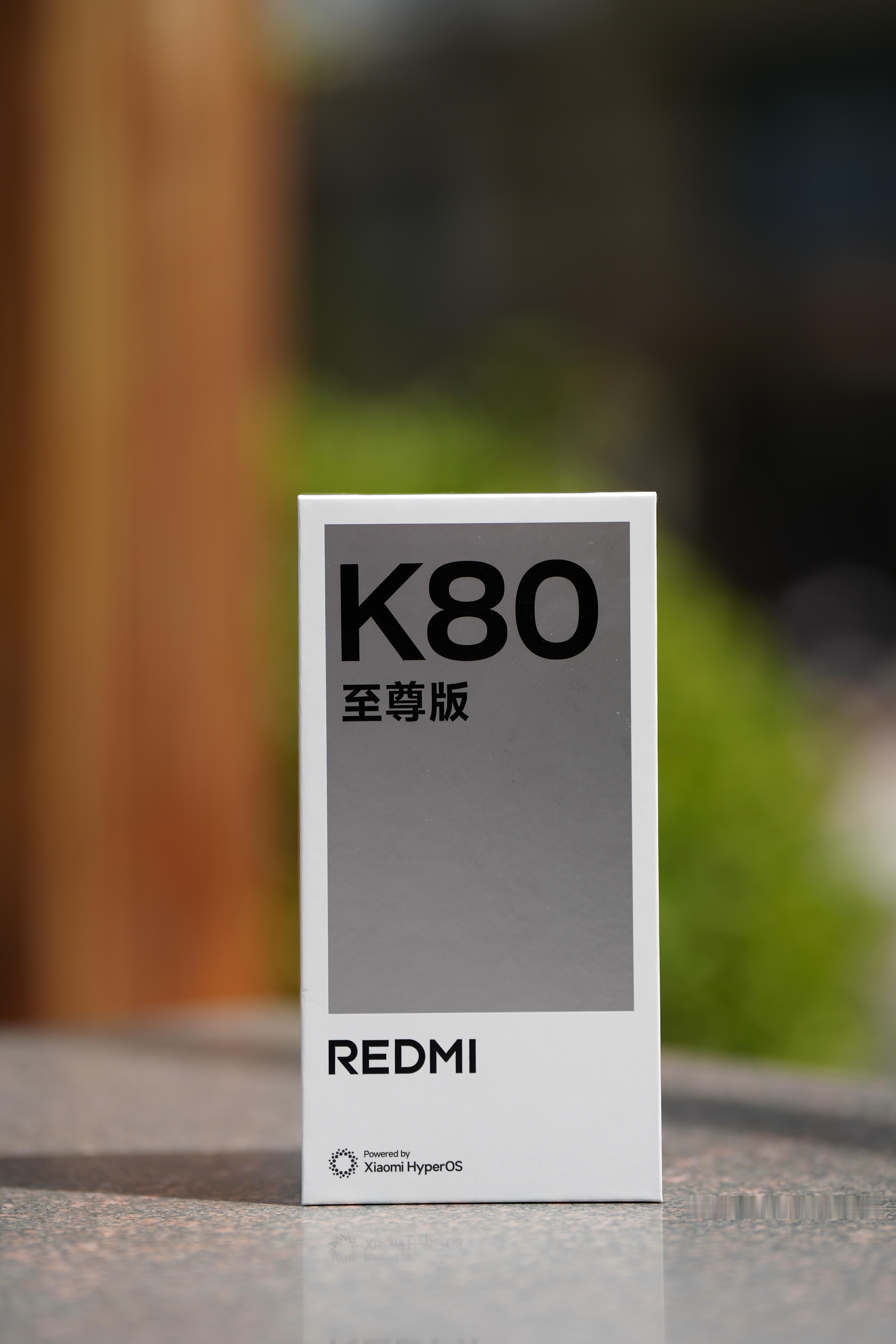 REDMI K80 至尊版「月岩白」真机实拍，大R角设计的非常优美，相机DECO