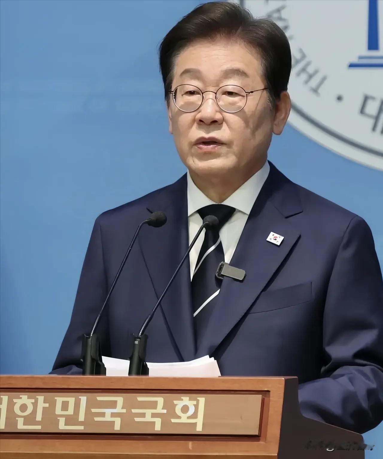 韩国总统李在明不查不知道，一查才知道
中学没毕业，6级伤残到一国总统
原来他的人