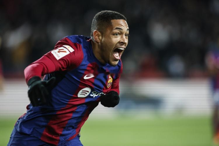 罗马诺：贝蒂斯在与巴萨及球员经纪人商谈租借罗克的所有细节据记者罗马诺消息，贝蒂斯