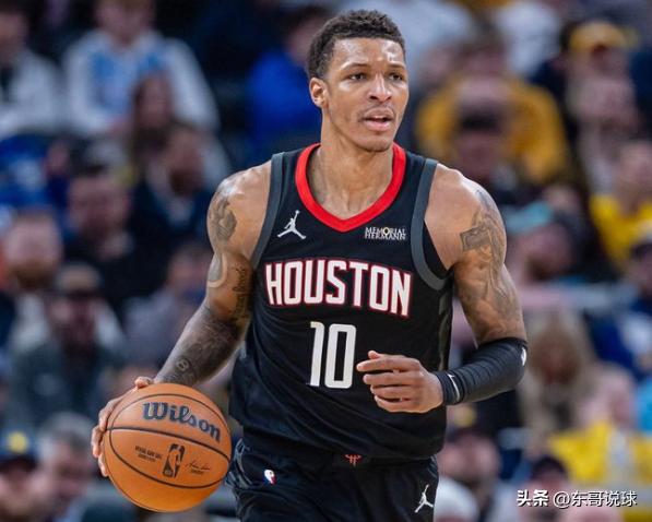 今天火箭输给东部弱队公牛，不得不说小贾巴里这个球员真的是太鸡肋了！
他全场10投