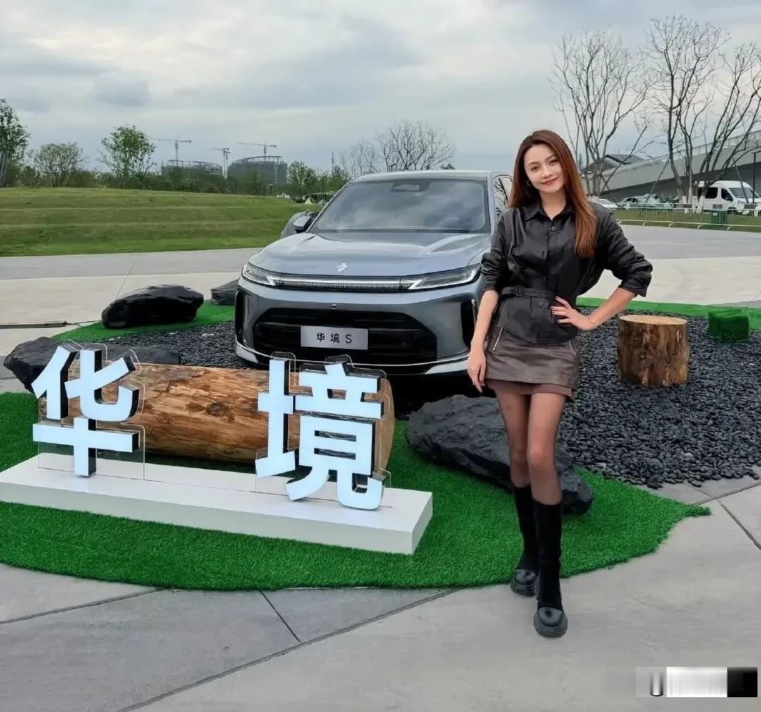 隔壁老王说想跟风订一台华境S。

我笑了：“你穿个T恤都怕跟人撞款，这车刚开定，