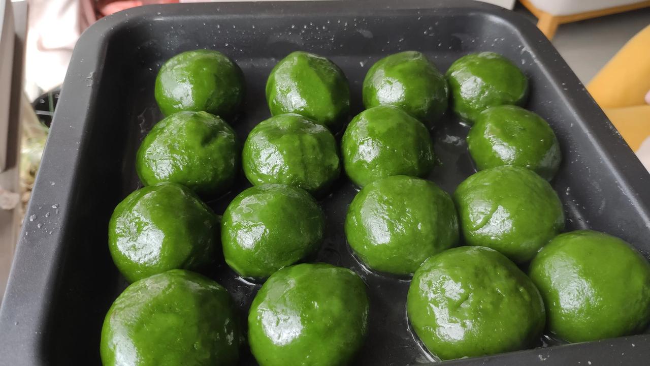 春天啦又到了一年吃艾粑粑的时候，家里两个娃爱吃艾粑粑，所以每年都会做艾粑粑，一开