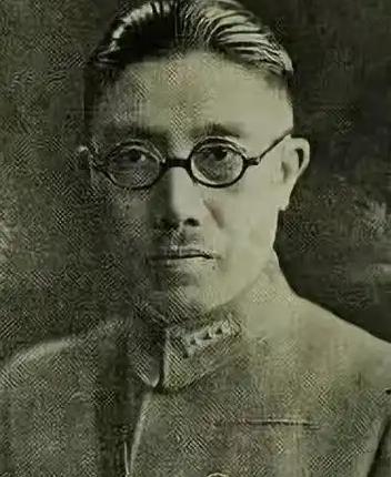 他是军统正局长，一生暗中帮我党，死后破例葬入八宝山，民族脊梁。 
 
1961年