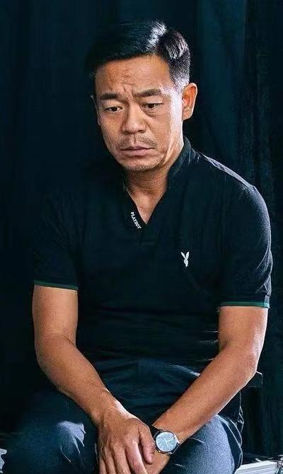 演员孙浩，今年五十八，无儿无女，没有结过婚，有记者问他，不想找个人共度余生吗，孙