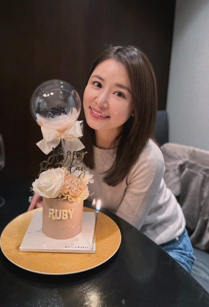 林心如49岁生日照  好美 