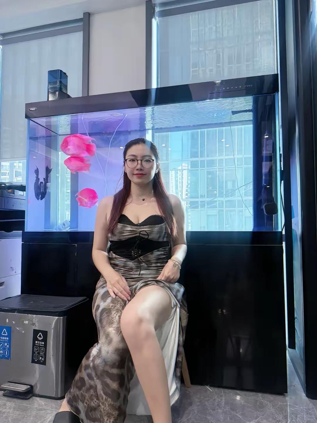 表面斯文，内心狂。
