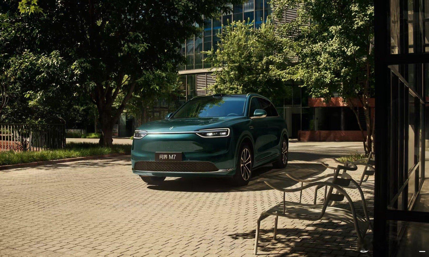 全新问界M7累计交付超4万台不纠结了！问界M7交付破4万口碑爆，至高6万权益和华