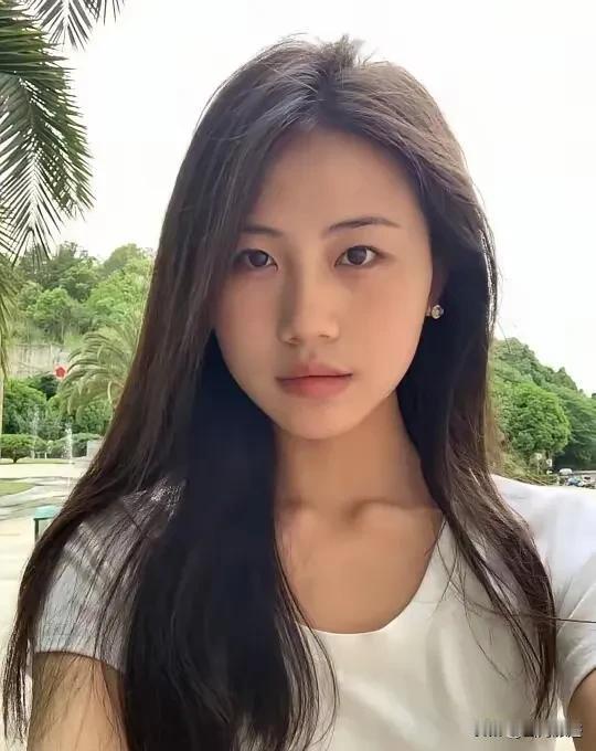 海南岛，我家就在海南岛的五指山，说起来你们可能不信。我觉得我们海南岛的女孩子跟全