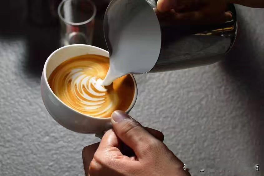 奋斗一生，带不走一草一木，执着一生，带不走一分虚荣爱慕，用心生活，天天快乐，开心