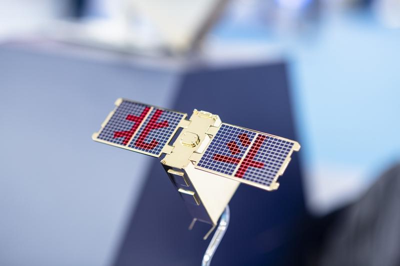  专家谈美国炸毁北斗卫星后果：中国不会输：中国坚持不首先使用核武器，北斗系统通过