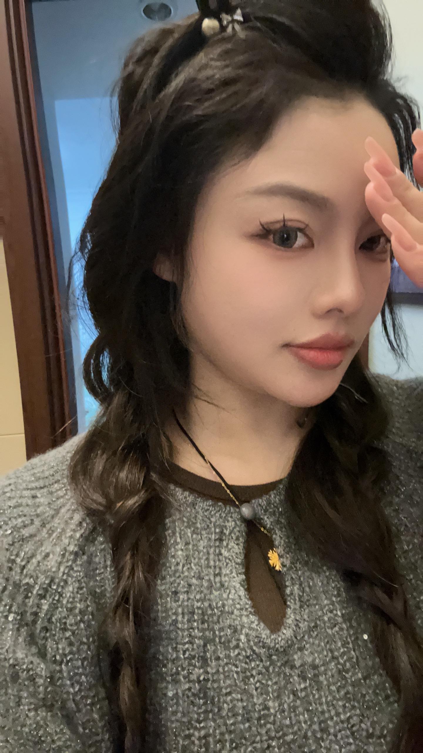 也许我会一直幸福。也许我从来没有幸福过.但是我一定有让自己幸福的能力