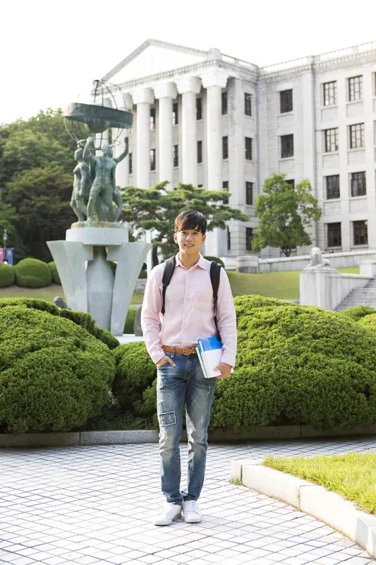 黄晓明这次可能真的想明白了。

他又出现在上海戏剧学院博士复试名单里，成绩90.