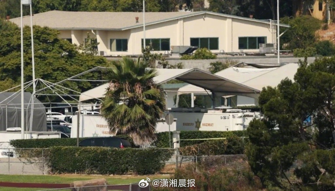 【#洛杉矶警局爆炸三名炸弹专家身亡#】当地时间7月18日，位于洛杉矶县警局总部的