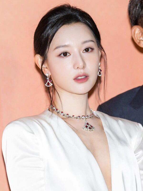 不理解这样的美貌为啥今年才爆... ​​​