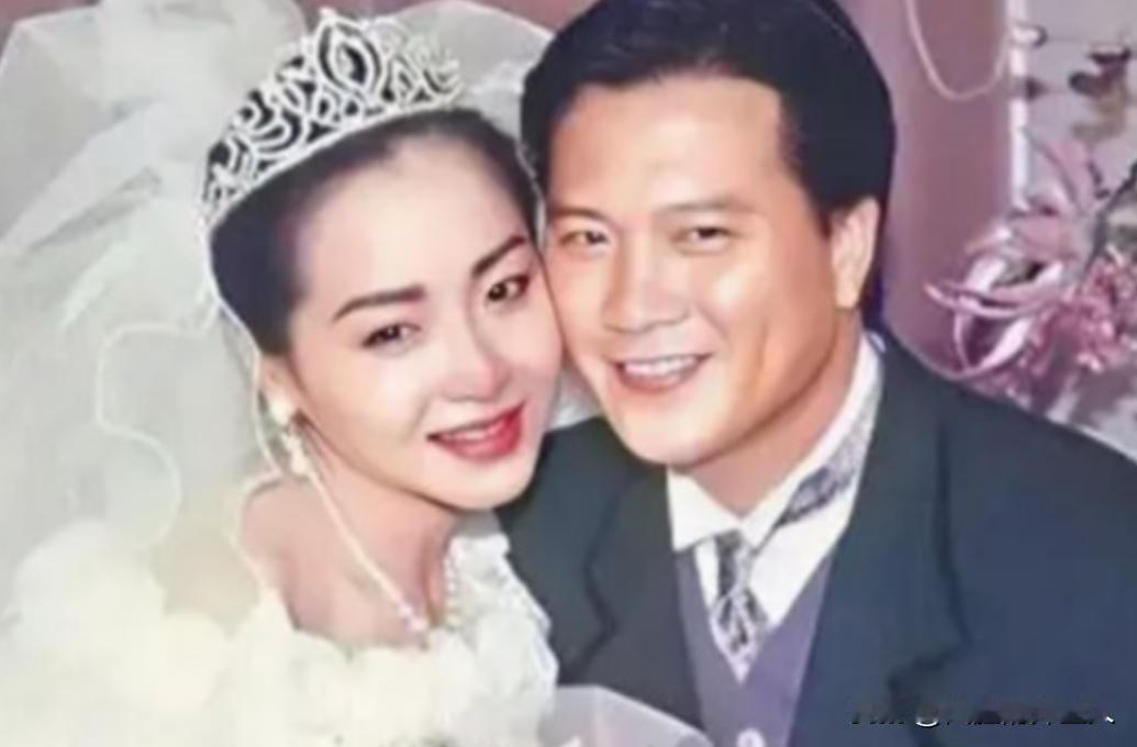 1984年，26岁的恬妞嫁给了印尼富豪，结婚当晚，她才知道老公可以娶二房，没想到