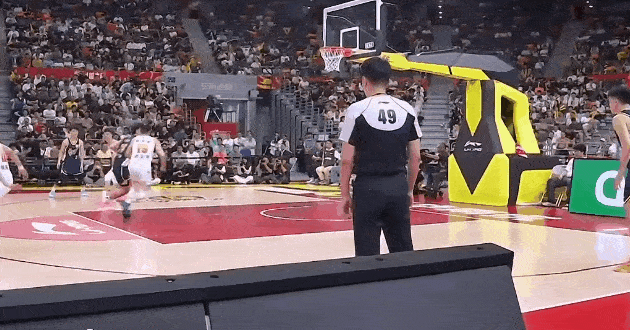 恕我直言！别看崔永熙打过nba，他基本功还是不扎实，对阵江苏比赛突破点飞防守再转