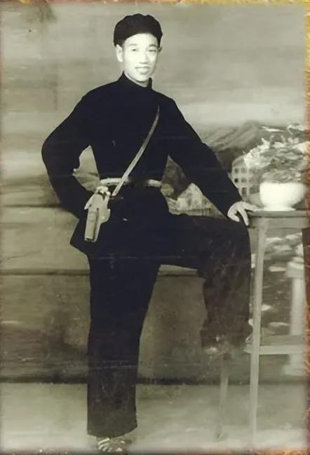 被赞誉为“神炮手”的李二喜，堪称抗战史上的传奇人物。他是山西灵丘县人，抗战爆发后