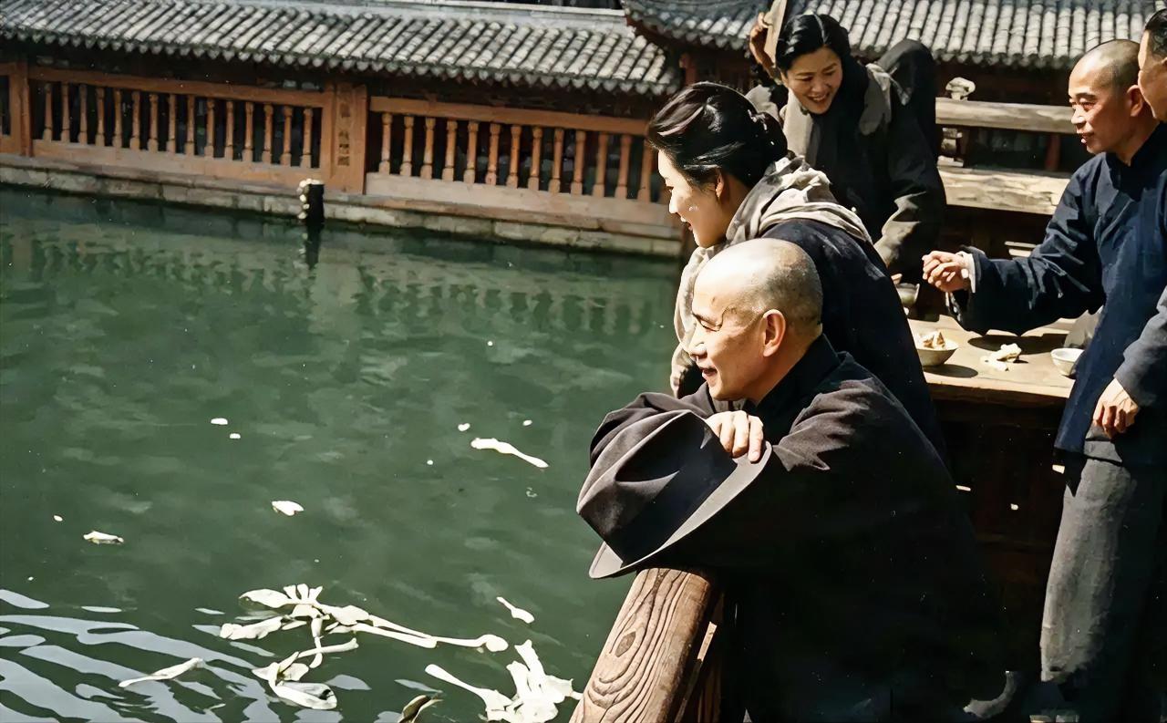 “国事糜烂至此，虽临就职大典，亦无半分欣喜。”这是蒋介石即将举办就职典礼前的19