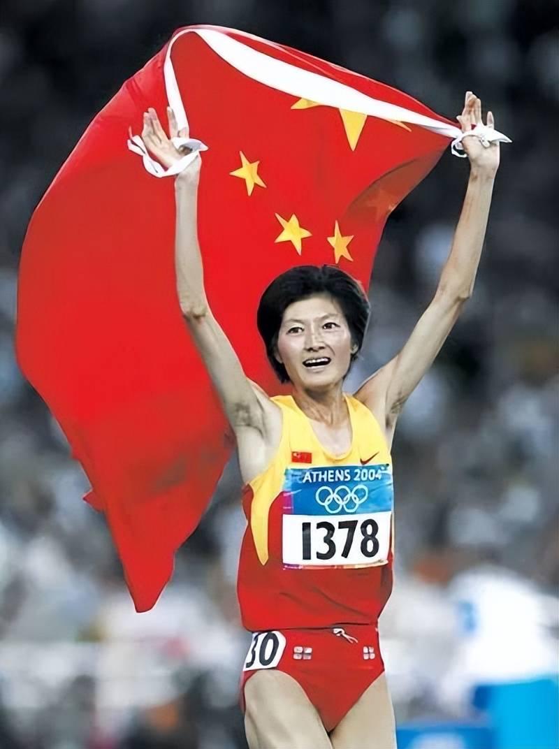 中国选手绝对少跑一圈！2004年雅典奥运会上，出现了一个惊天大乌龙，黑人选手以为