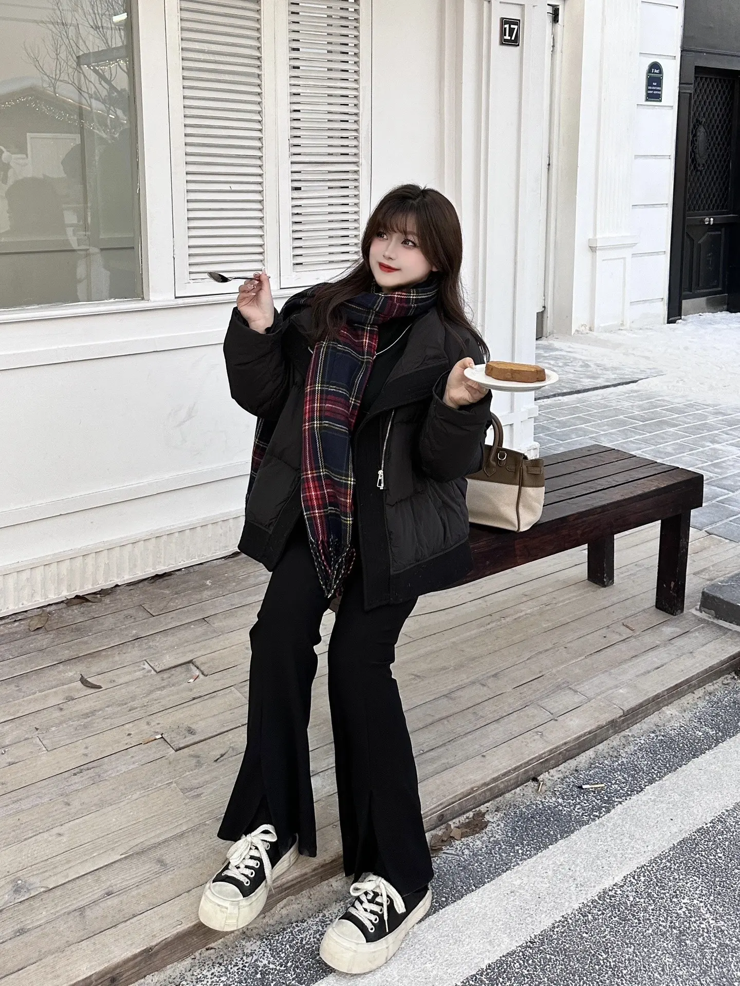 听老人家说，圆脸的旺夫，发际线高的聪明，额头圆的招财，那我还减什么肥...