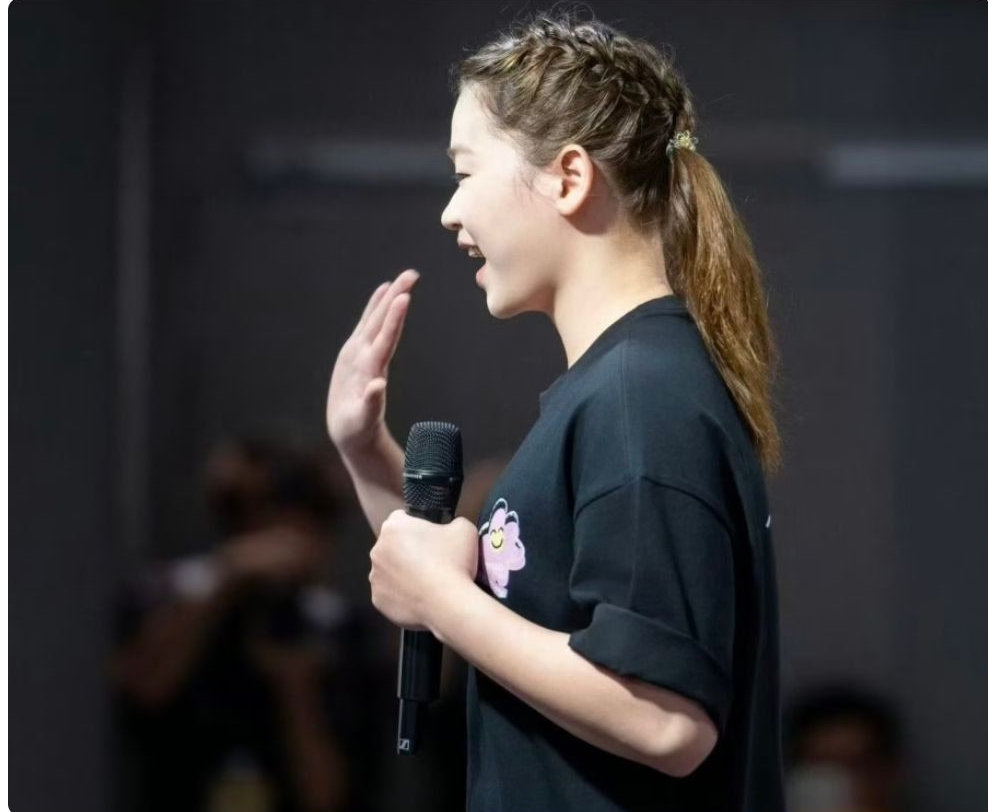 又瘦又美！19岁全红婵最新造型曝光 化妆+双马尾 网传代言费200万 