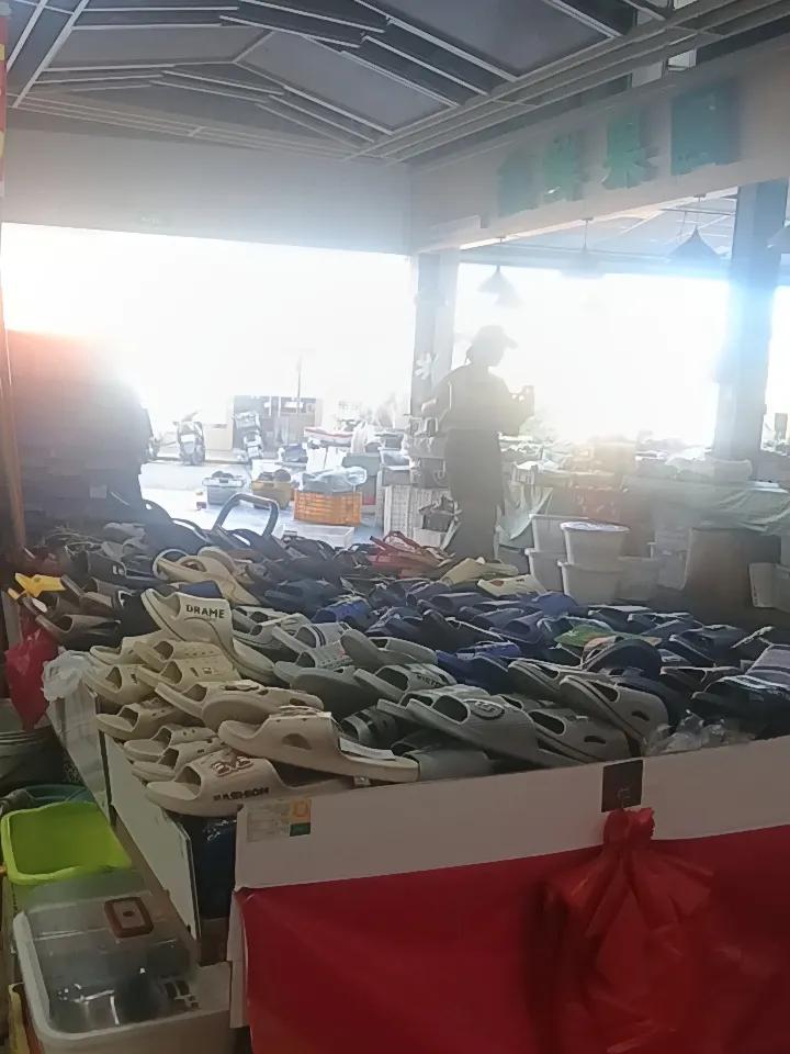 打工仔倒也可行，先是做短工，继而成为长工，从“爷工”到“父工”，再到“孙工”，可