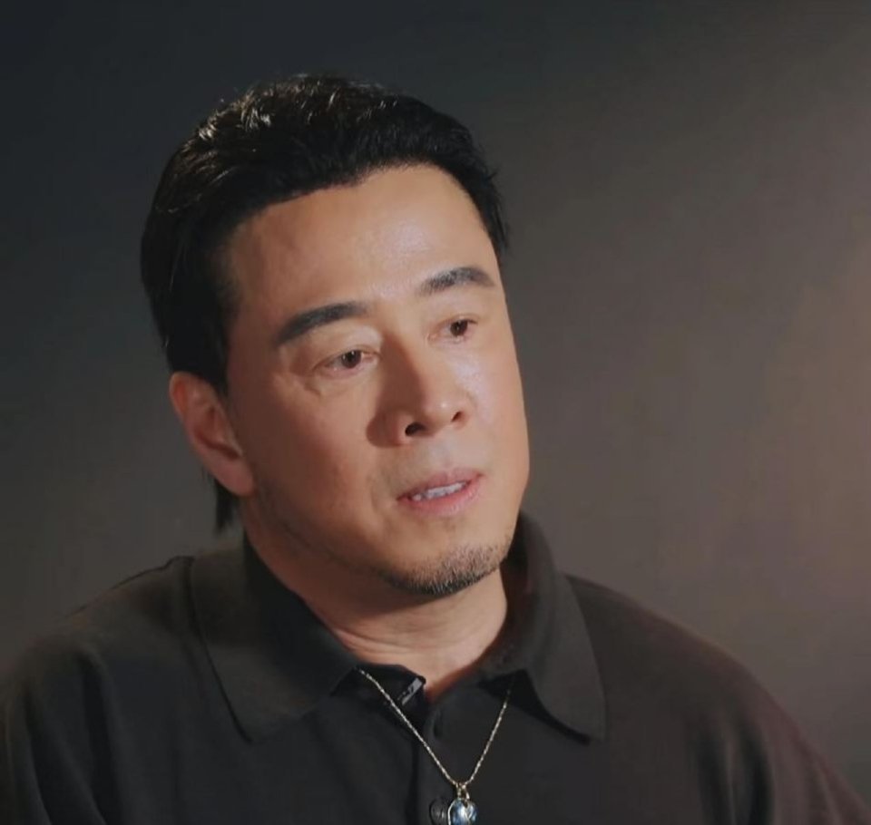 杨坤 为什么不留我多唱几首歌呢比赛的赛制很残酷！这场的前半段确实发挥不太好跑调了