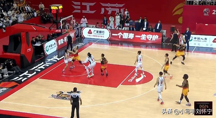 说句发自内心的话，我真的没有想到江苏队会绝杀广东队，理由如下：
1：江苏队除了庞