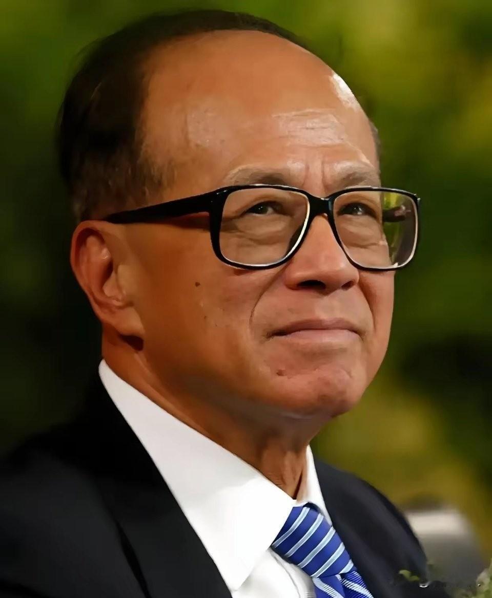 看到李嘉诚这次给西藏吉隆捐了1500万，说实话，挺感慨的。

老爷子今年都98岁