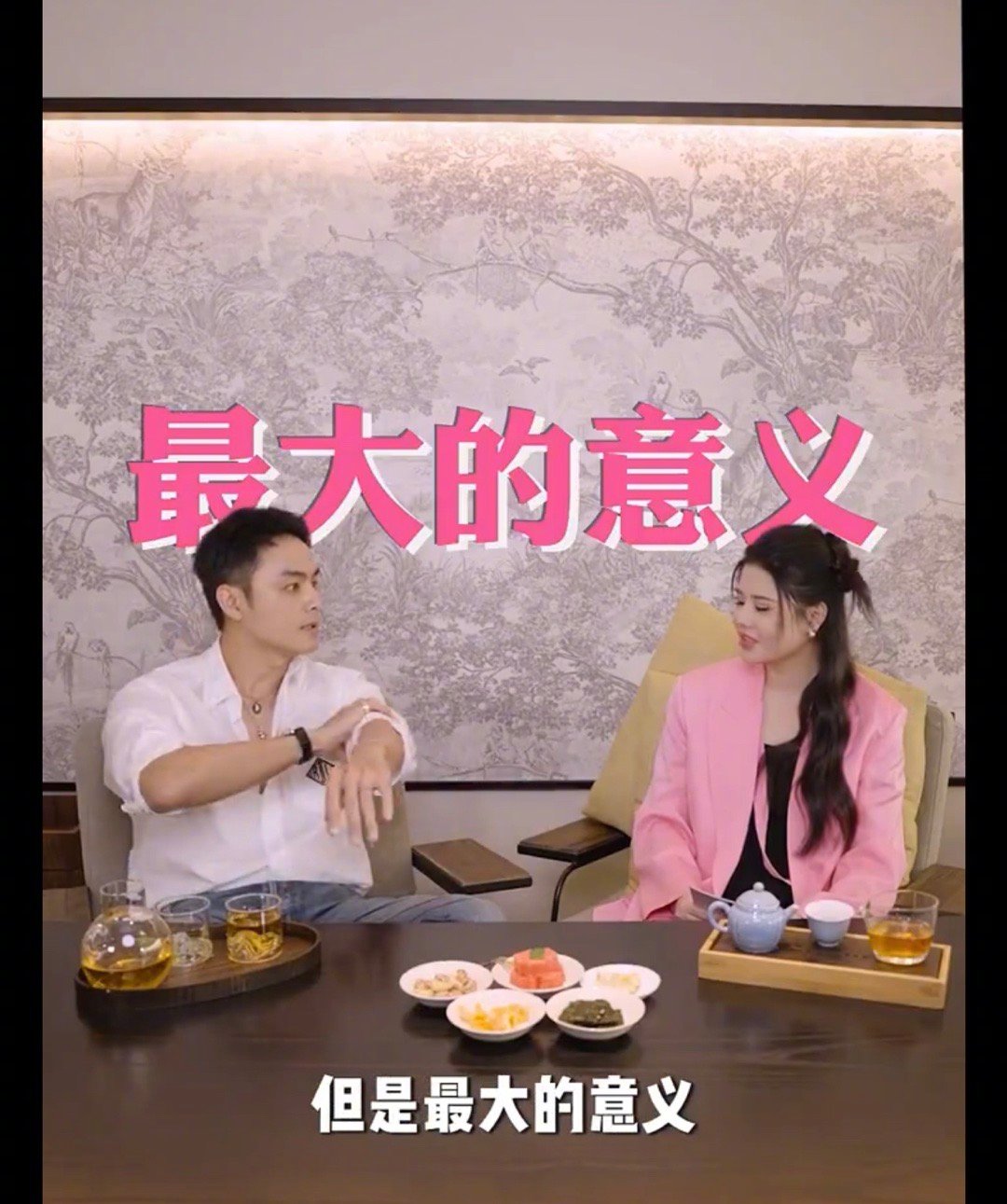 #明道说直播能让粉丝的爱得到回应##明道谈跟粉丝的关系#采访中明道坦言，虽然出道
