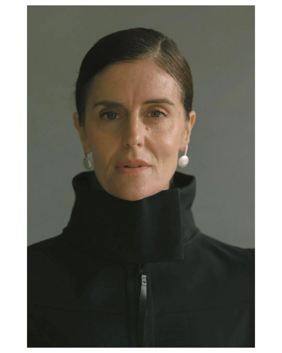 最近，克里斯汀·玛丽·普莱斯（Christine Marie Price）被权威