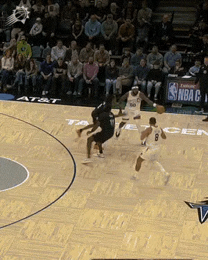 这种脚步真是现代篮球之耻，如果这都不走步的话，持球人可以直接不停球，把停球后向右