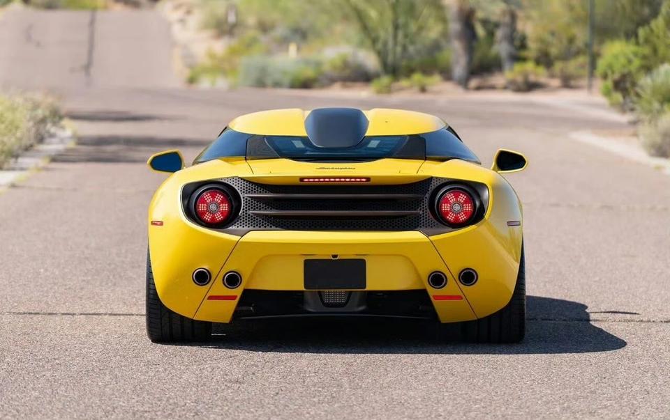 假如把兰博基尼按照阿斯顿马丁ONE-77的造型改装……就是这样的，大家感受一下