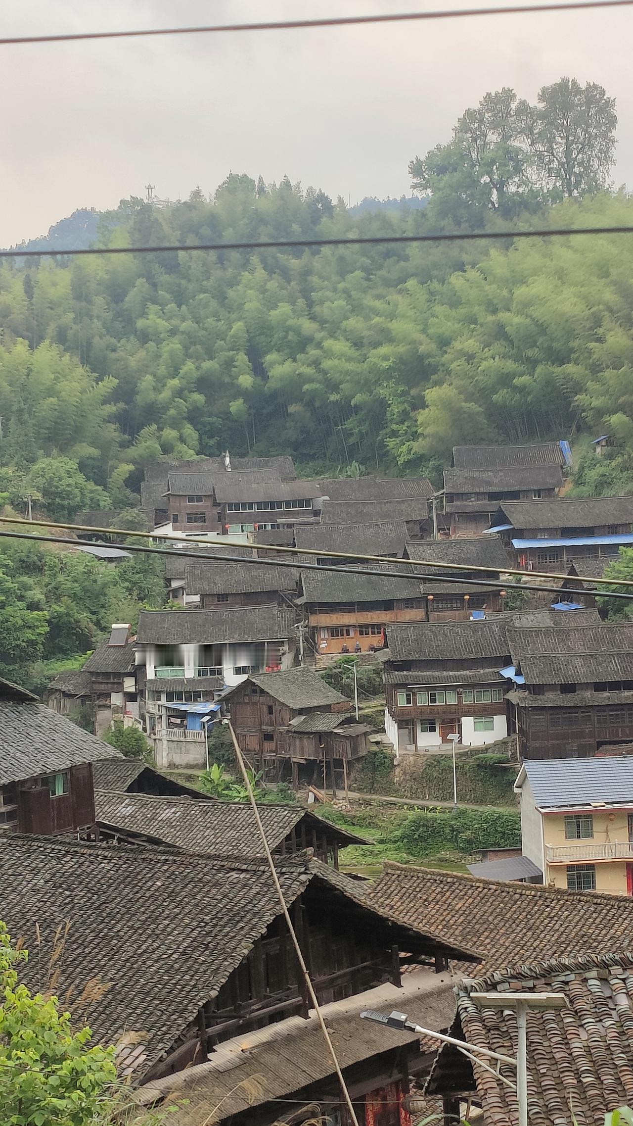 赞成！只有这样才能减轻农村年轻人的过重负担，从而实现真正意义上共同富裕。