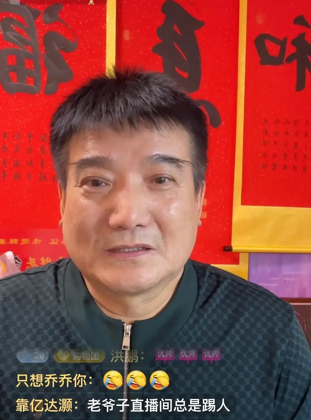 50万人围观他卖绣片
 
昨天，何树成在直播间又提起本山大叔。说当年不懂事，拿手