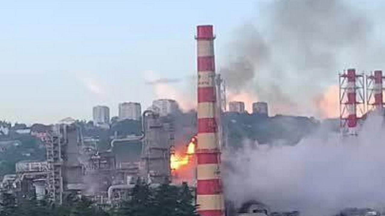 乌克兰无人机袭击了俄罗斯在黑海的唯一一家石油厂。

5月17日上午，两架乌克兰无