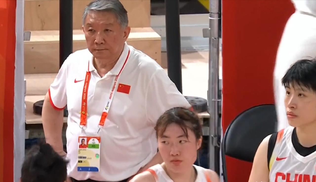 真是越来越看不懂主教练宫鲁鸣了！亚运会中国女篮80:85不敌韩国女篮的比赛，除了