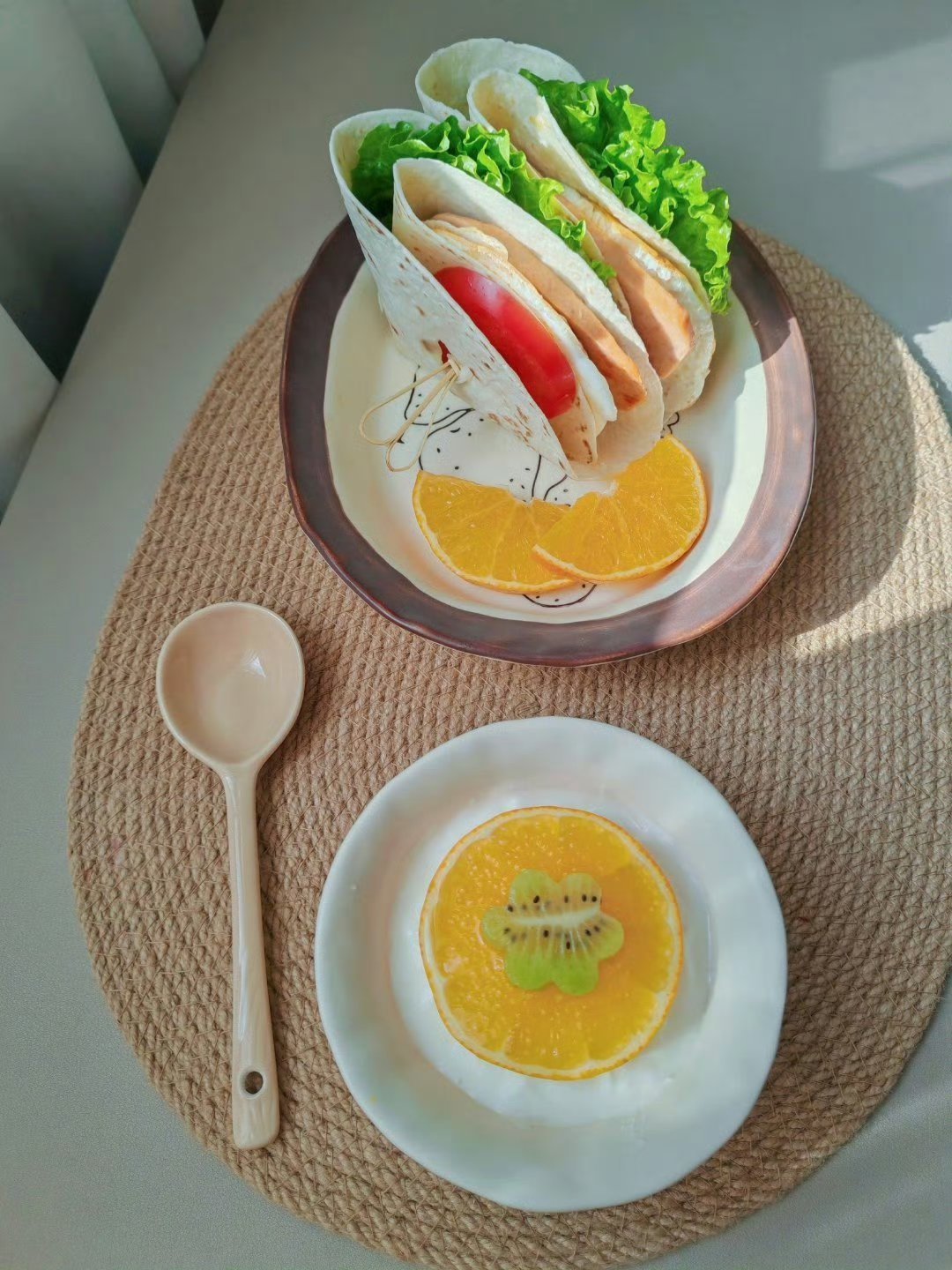 今天是卷饼叠叠乐  昨天是碱水结  搭配酸奶碗跟小布一起晒早餐  ​​​  ​​