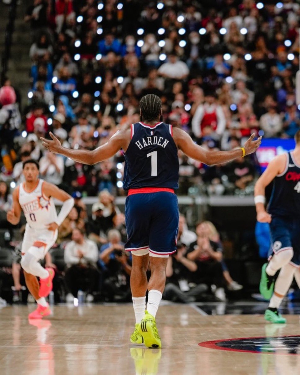 截止目前哈登本赛季数据：26.0 分 (46/40/91)6.3 篮板9.3 助