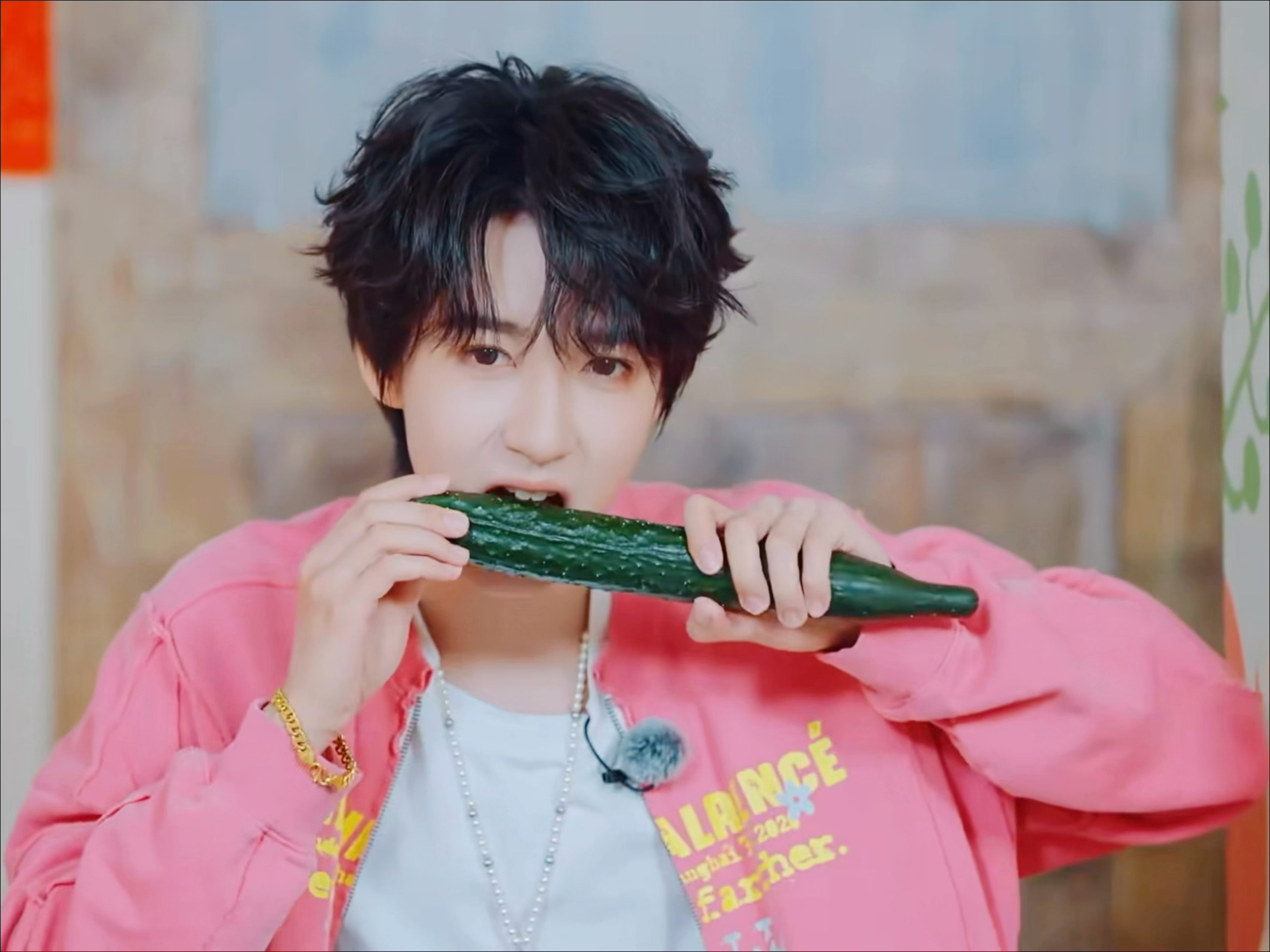 小🥒 本兔要狠狠得啃你一口啦 