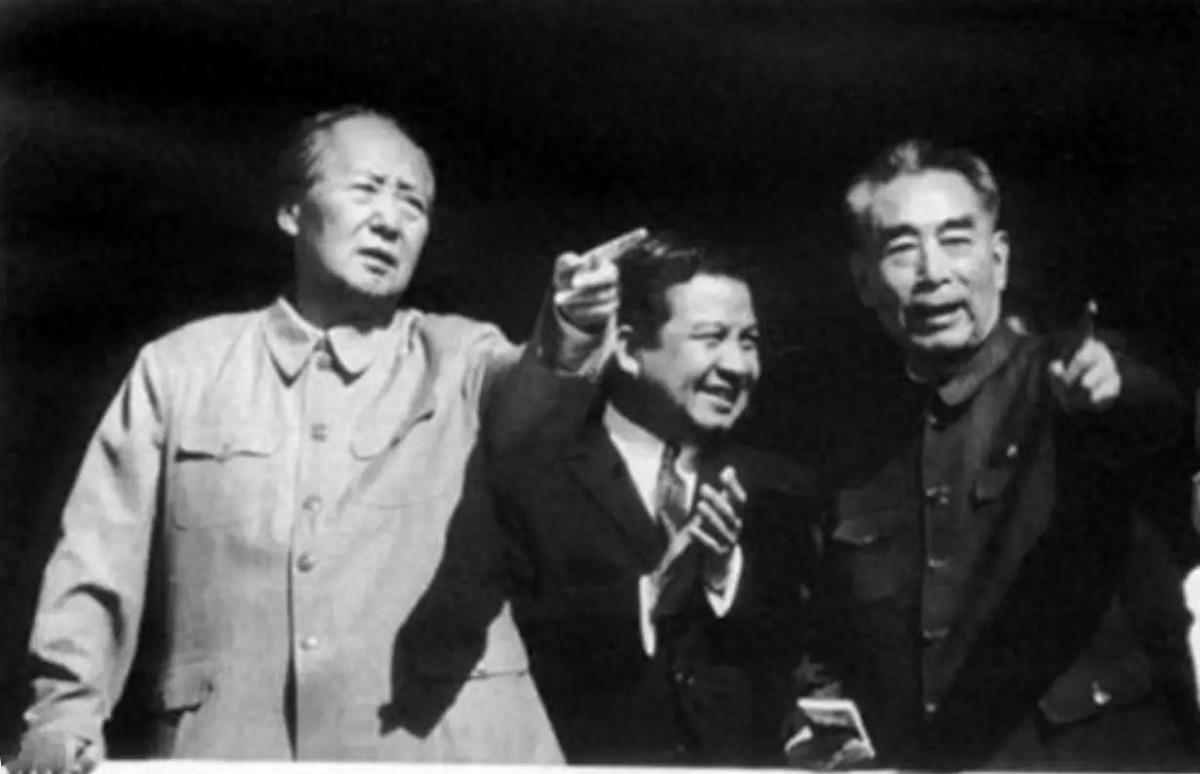 西哈努克因政变流亡中国，费用补偿如何处理？主席回应：我们并非军火商！
1953年